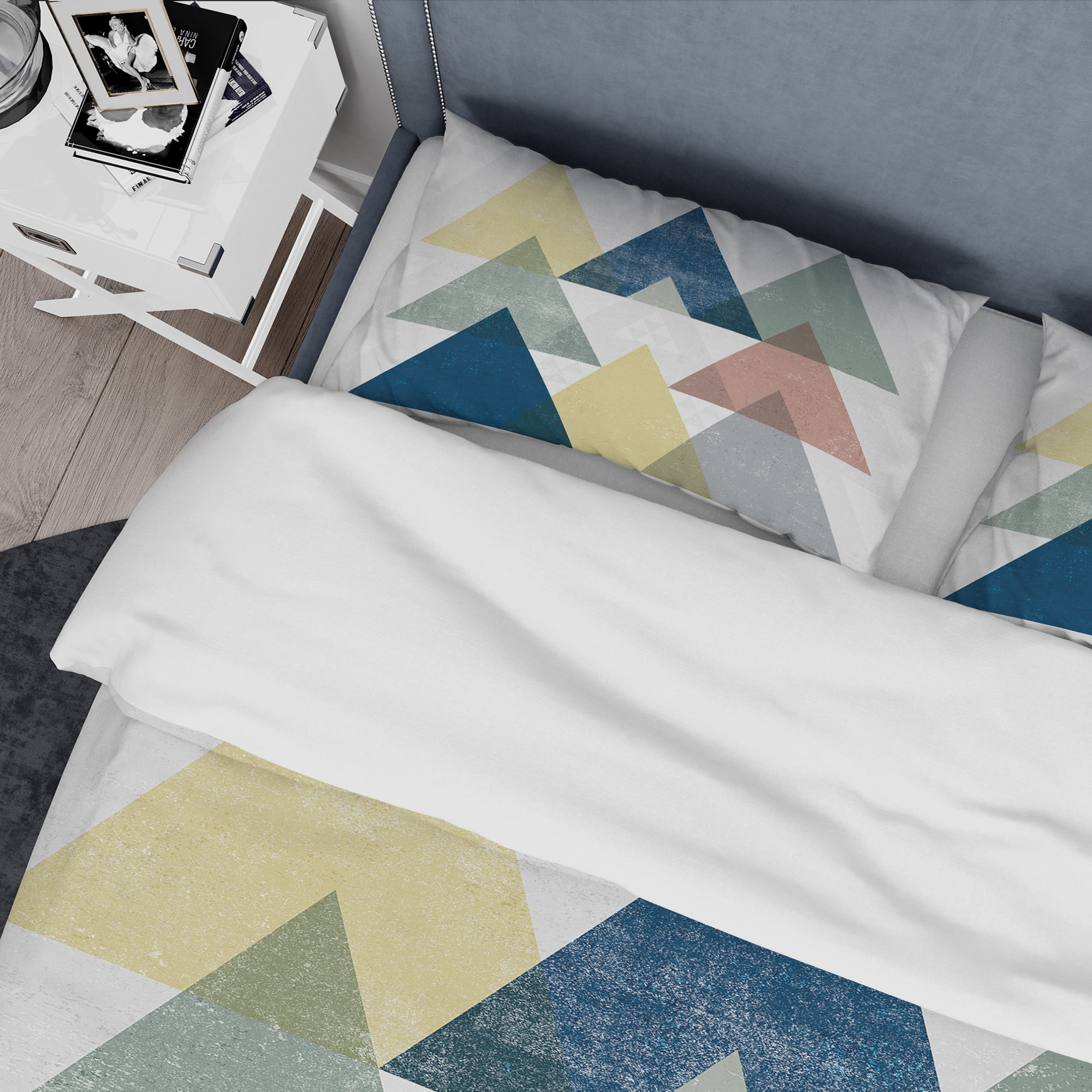 Designart 'Geometrical Composition Triangles II' Geometric Duvet Cover Set