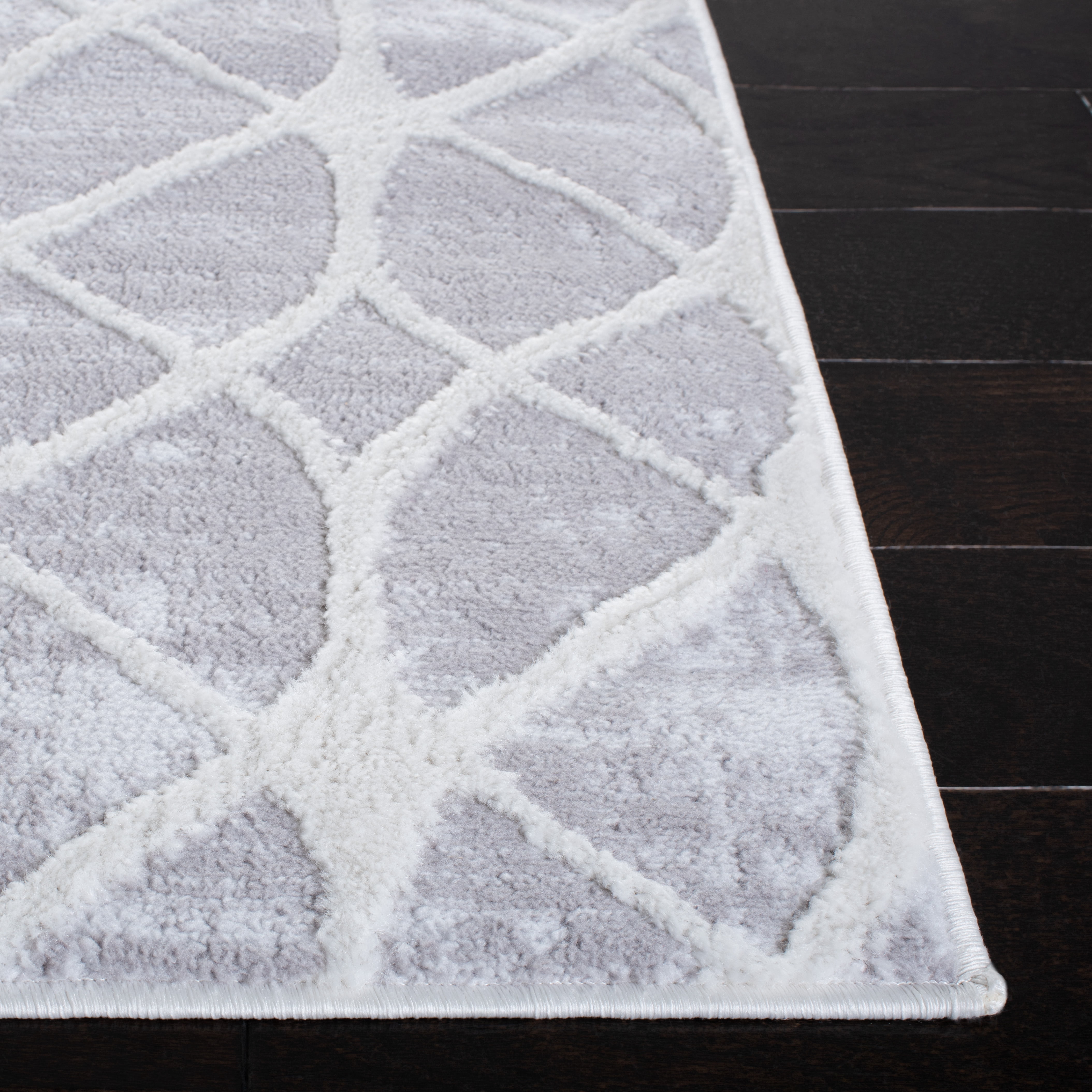 SAFAVIEH Amelia Floella Geometric Area Rug, Gray/Ivory, 6'7" x 6'7" Square