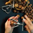 thumbnail image 1 of Cascanueces con Clip para castañas, desgranadora de nueces, conveniente y útil para nueces, 1 of 7