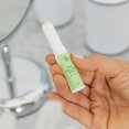 thumbnail image 3 of Bálsamo Hidratante Blooms & Blends Menta con SPF para Labios, 3 of 4