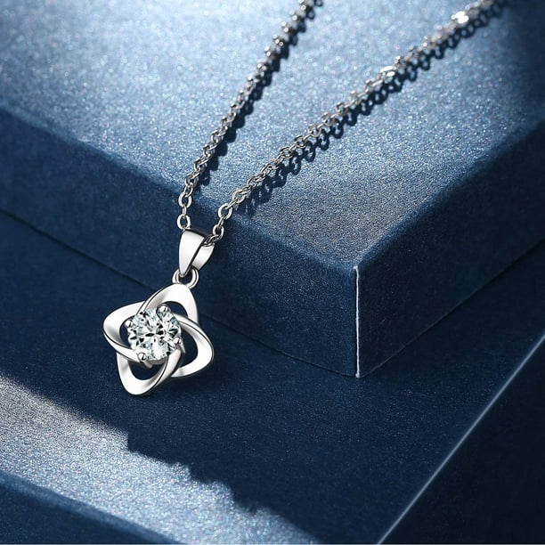 Lucky shop flower necklace