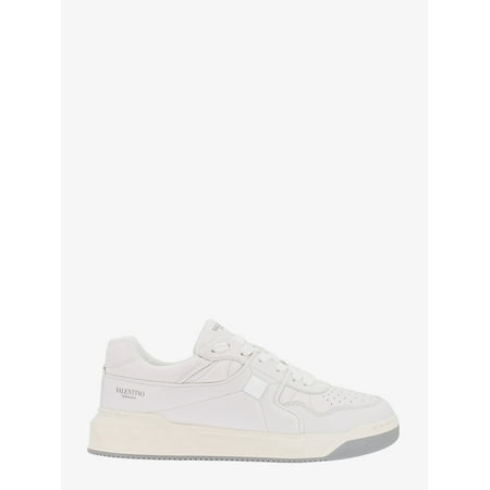 

MAN Leather sneakers with iconic stud on the side