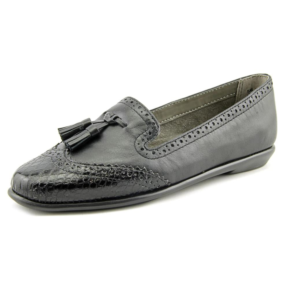 solid round toe leather flat loafer