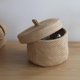 thumbnail image 5 of Cesta de almacenamiento de yute de escritorio, cestas tejidas a mano, bolsa de hilo de aguja, contenedor de cosméticos multiusos para decoración de oficina, rejilla grande con cubierta Feliz Sencillez, 5 of 5