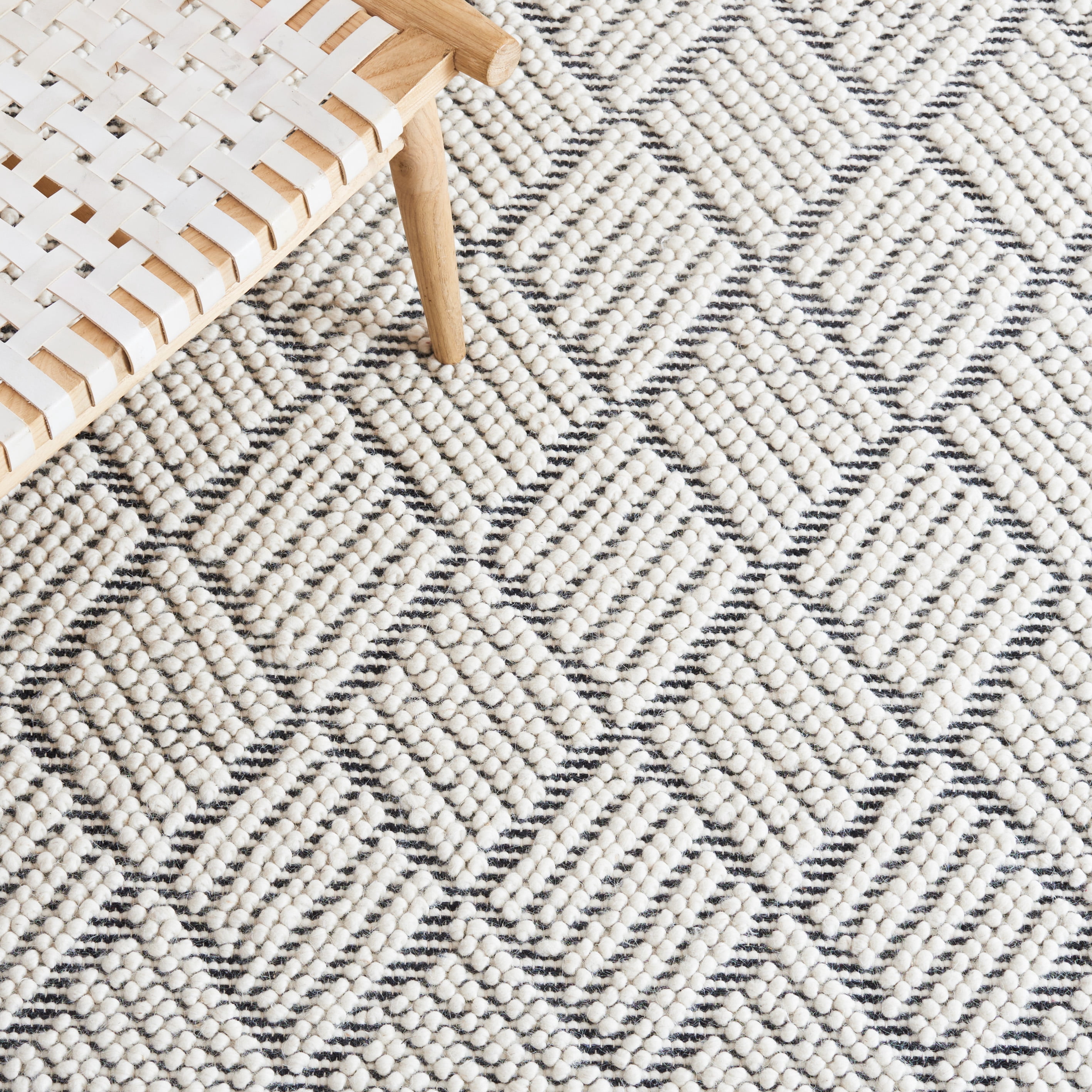 SAFAVIEH Marbella Ombre Diamond Area Rug, Ivory/Black, 6' x 9'