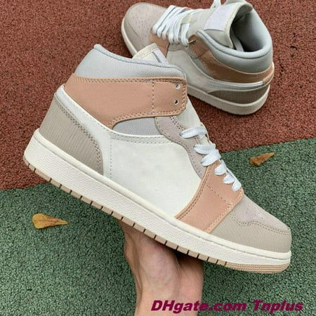 

Retro 1 1s OG Basketball Shoes Mens Women Starfish Fragment Travis Scotts Patent Bred Hyper Royal Tan Gum Light Smoke Grey Anthracite Gorge Green Trainers Sneakers