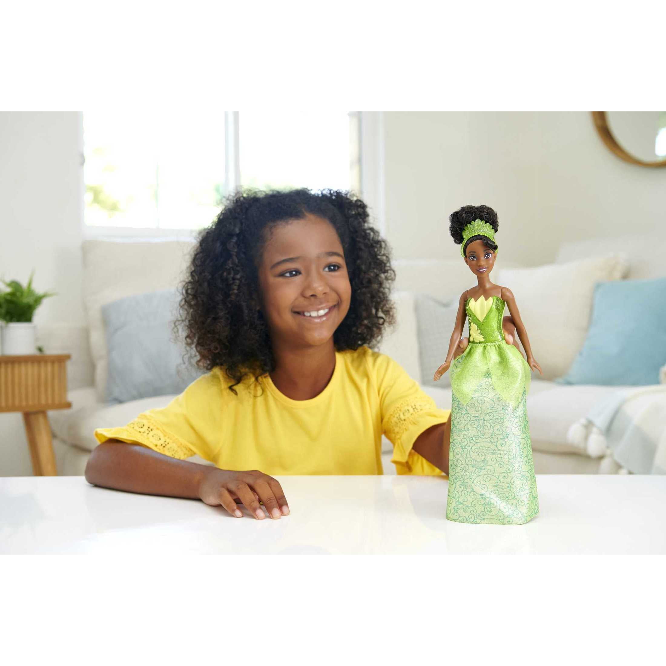 Disney Princess Tiana Fashion Doll, 11 inch, Brown Hair & Eyes with Tiara Accessory  (图2)