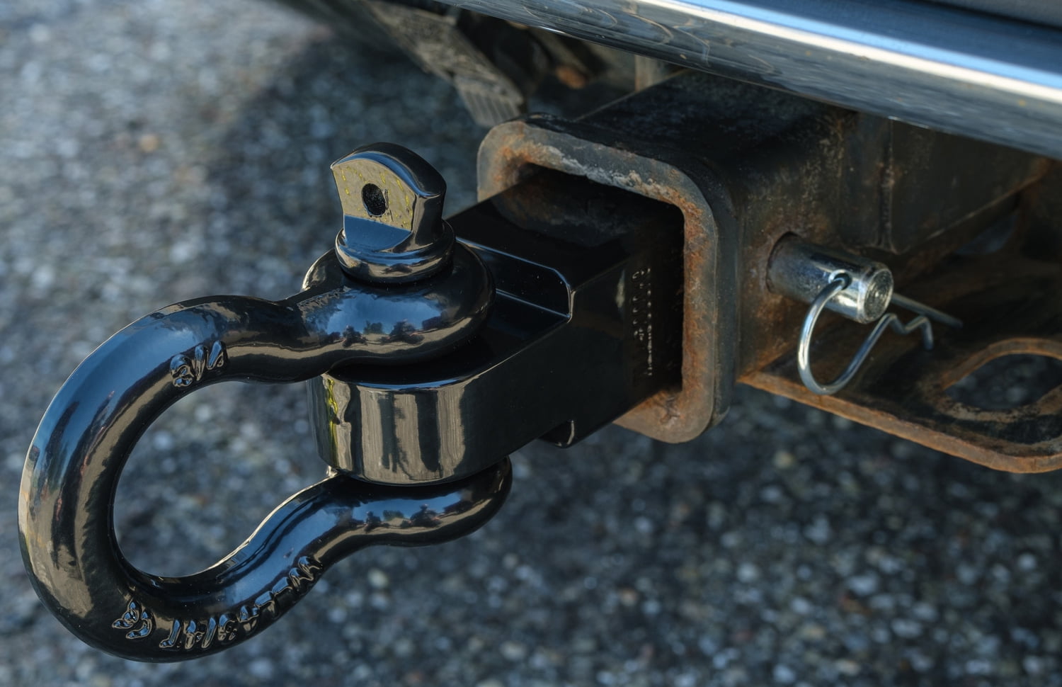 2" Tow Hitch Shackle Receiver with 3/4'' D Ring Shackle, 5/8" Standard Hitch Pin, 11,000 lbs WLL | Black Towing Accessories for Vehicle Recovery Off-Road