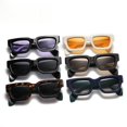 thumbnail image 2 of Gafas de sol de moda con montura pequeña, gafas de sol con personalidad, gafas de sol con montura gruesa que combinan con todo, 2 of 5