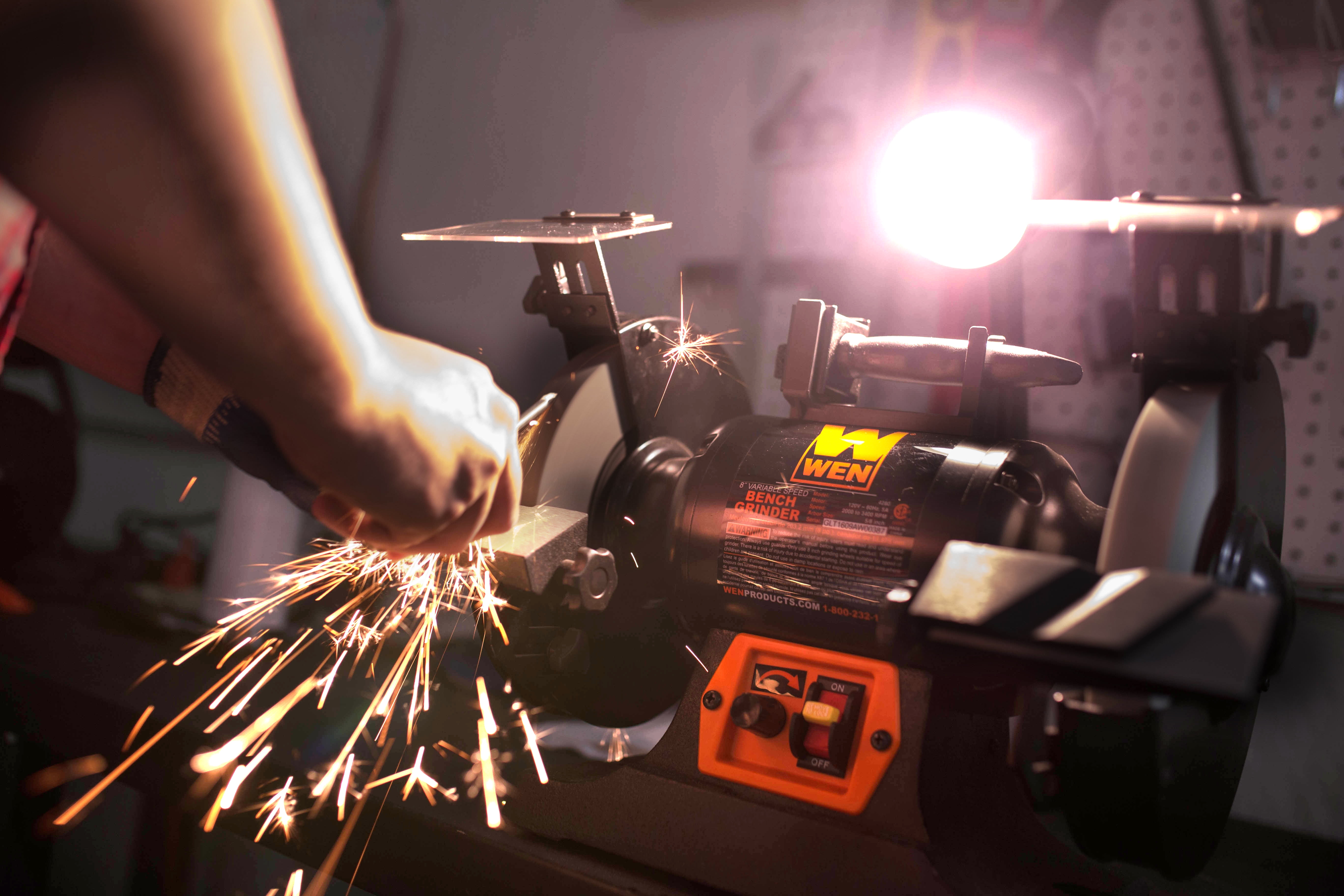 Wen 5 Amp 8 Inch Variable Speed Bench Grinder With Work Light