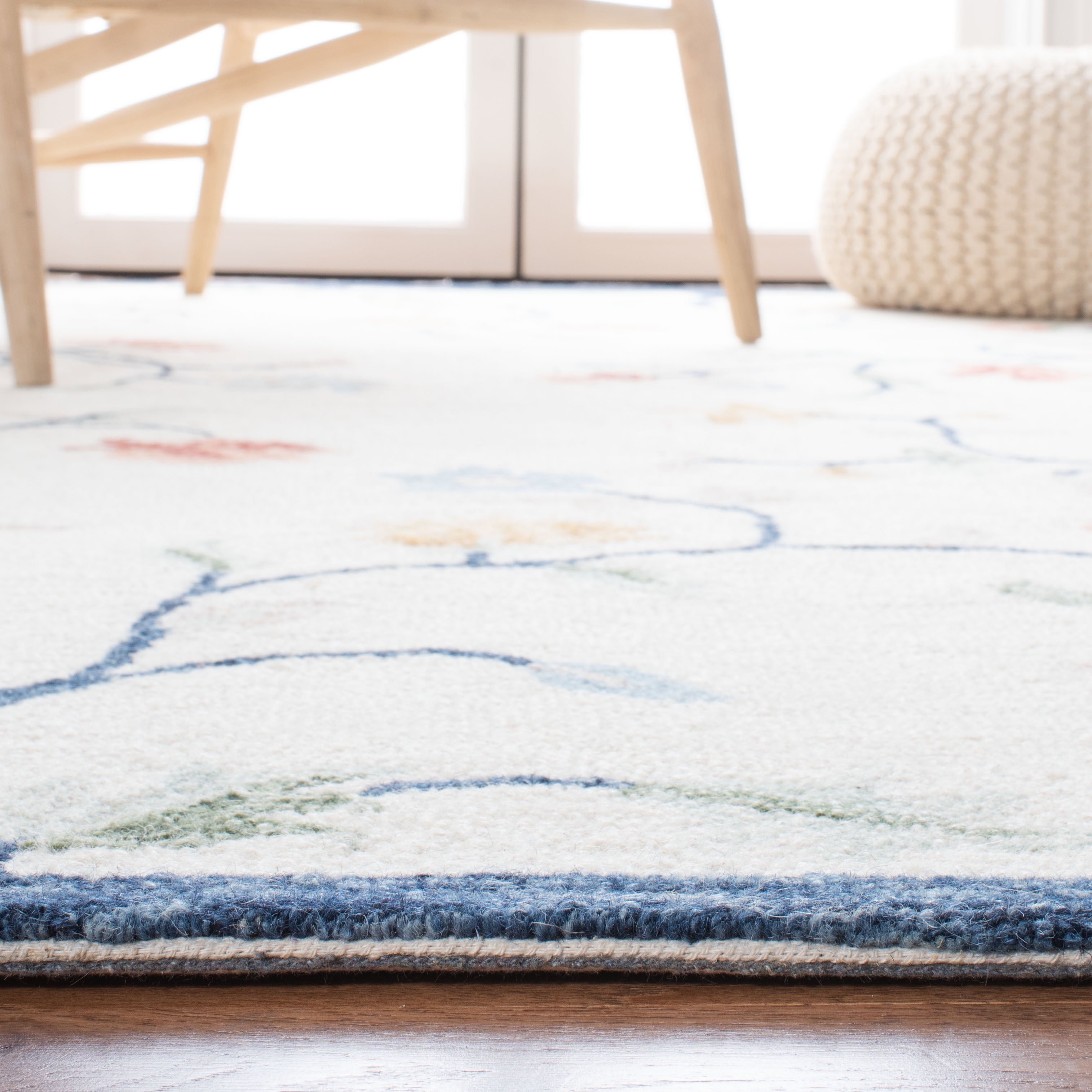 Safavieh Metro Antoine Floral Area Rug, Ivory/Blue, 5' x 8'