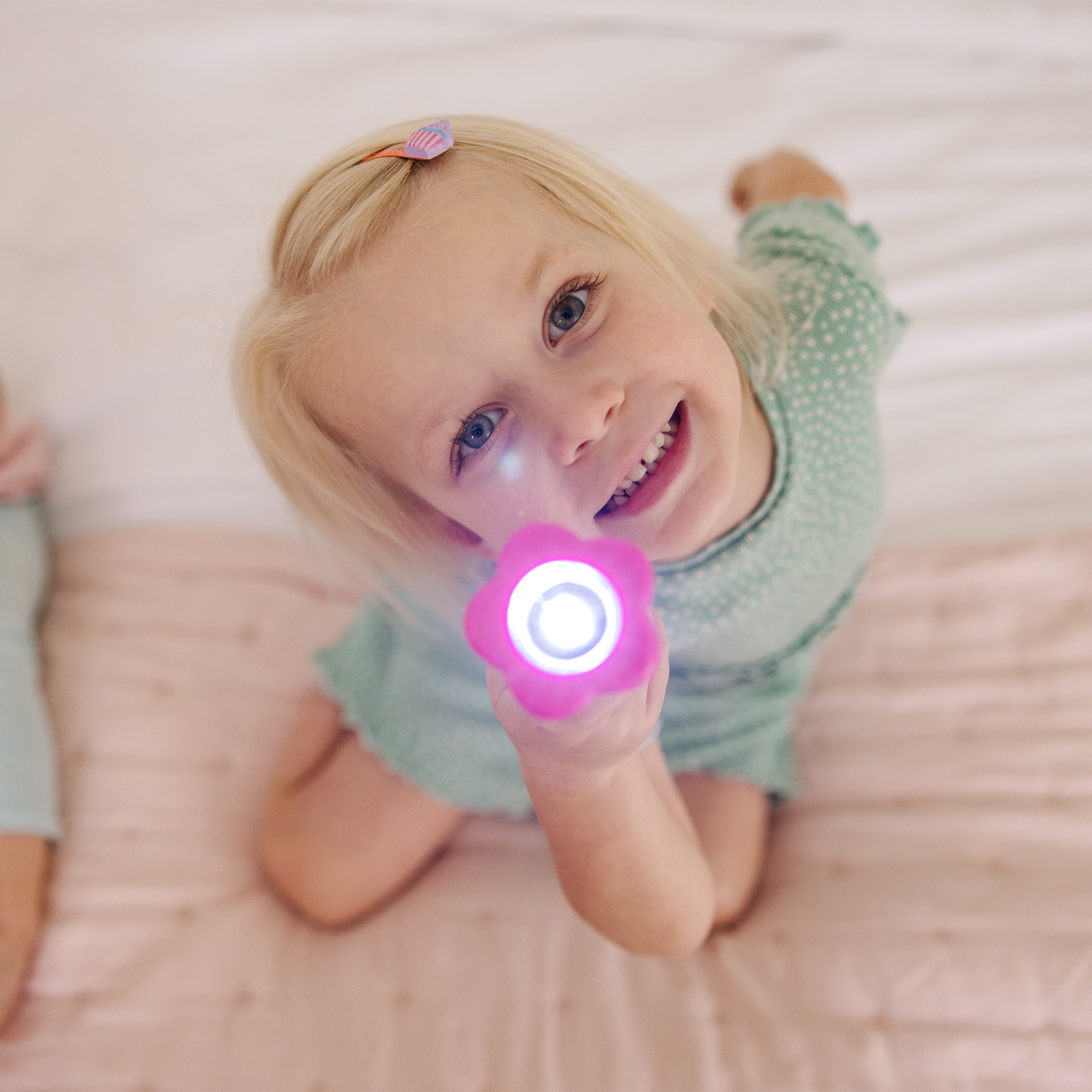 Melissa & Doug Sunny Patch Pretty Petals Flower Flashlight for Kids