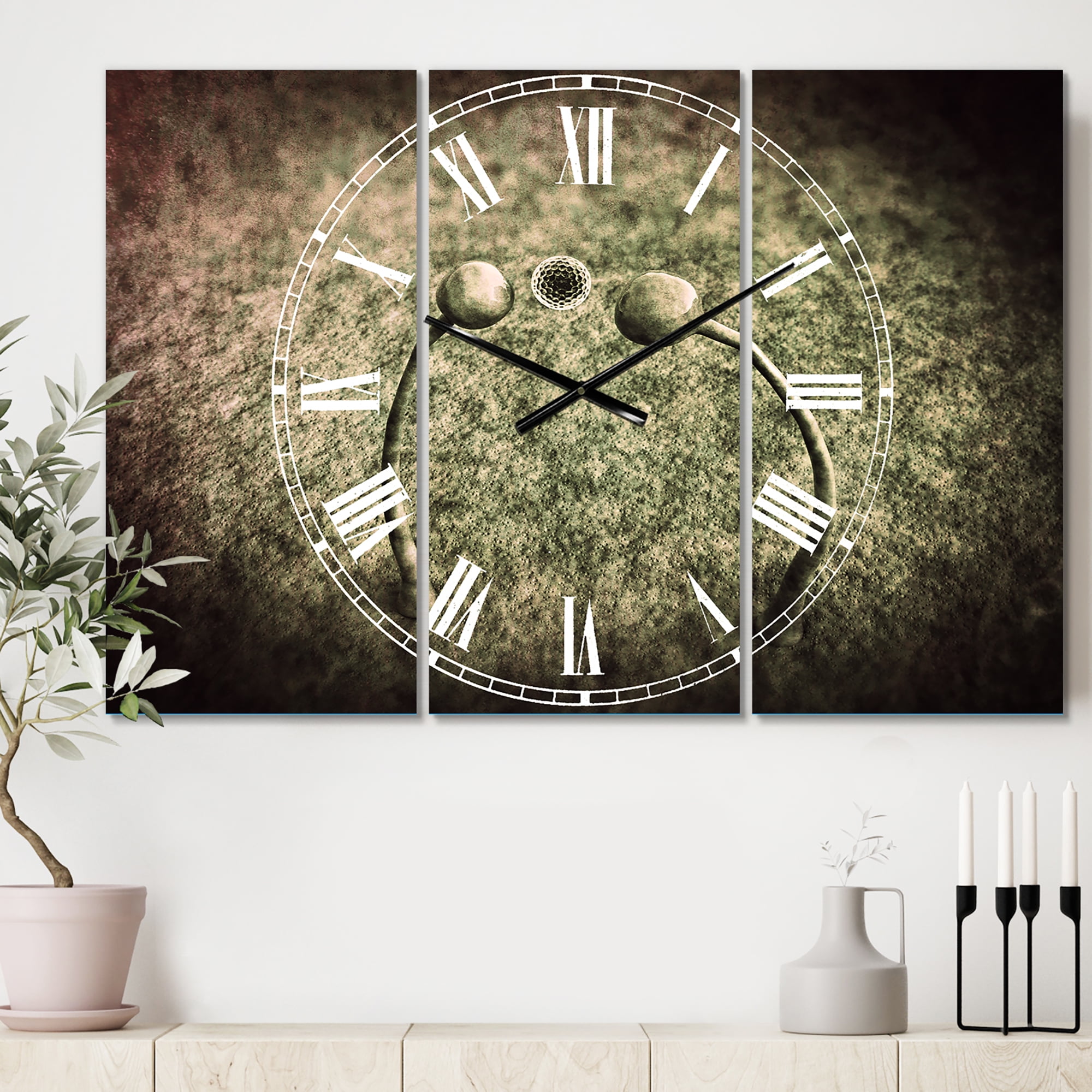 Designart 'Fungus on Leather Surface' Traditional wall clock