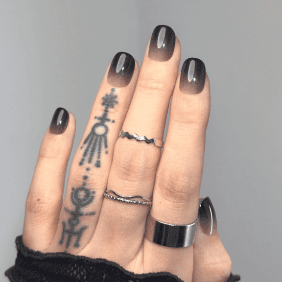 Ellie Vincy Press On Glue On Nails - Pink Black Ombre | Short Squoval Shape Smoky Ombre Effect, 30 Piece Set with Glue and Sticky Tabs, 15 Sizes