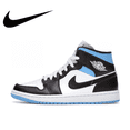 thumbnail image 3 of Zapatillas de baloncesto Nike Air Jordan 1 MID originales de caña media para hombre y mujer en color blanco y azul, 3 of 5