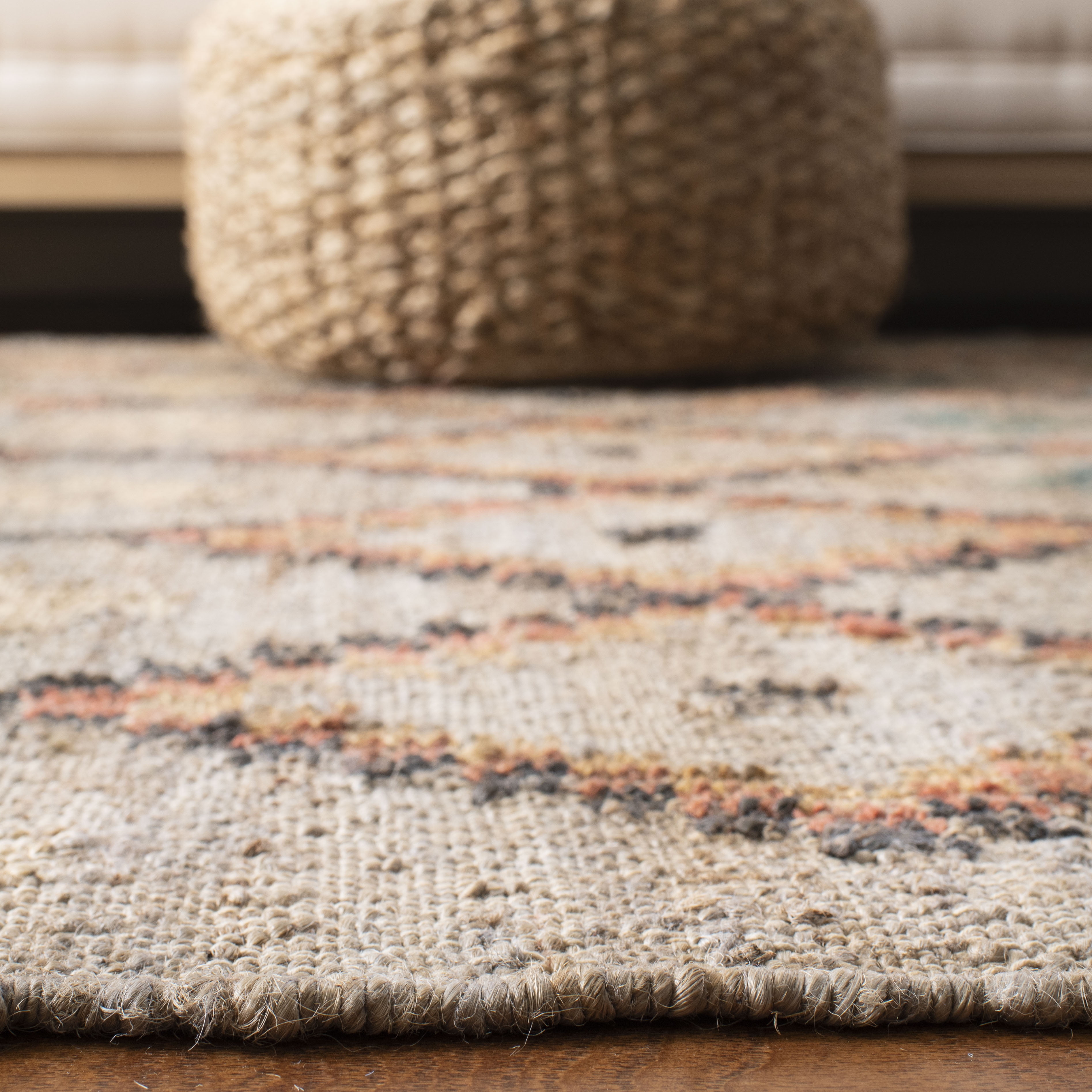 SAFAVIEH Kilim Mendoza Geometric Area Rug, Beige/Gold, 5' x 5' Round
