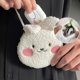 thumbnail image 4 of Bolso cruzado de monedas Bunny Plush Bunny Bandolera blanco • Bolso de hombro redondo de algodón PP suave • Almacenamiento con cremallera para monedas, auriculares • Correa ajustable 13x12cm, 4 of 6