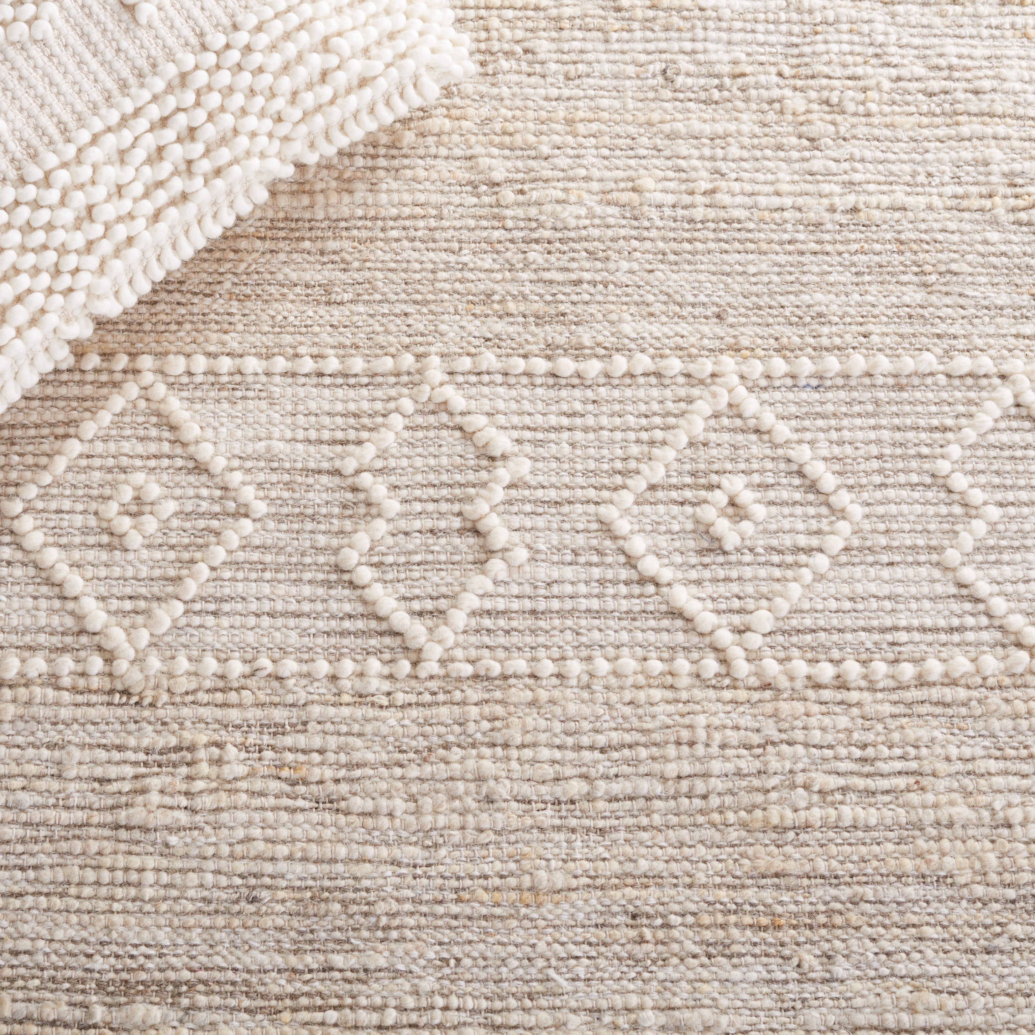 SAFAVIEH Natura Caitriona Southwestern Area Rug, Ivory/Beige, 6' x 9'