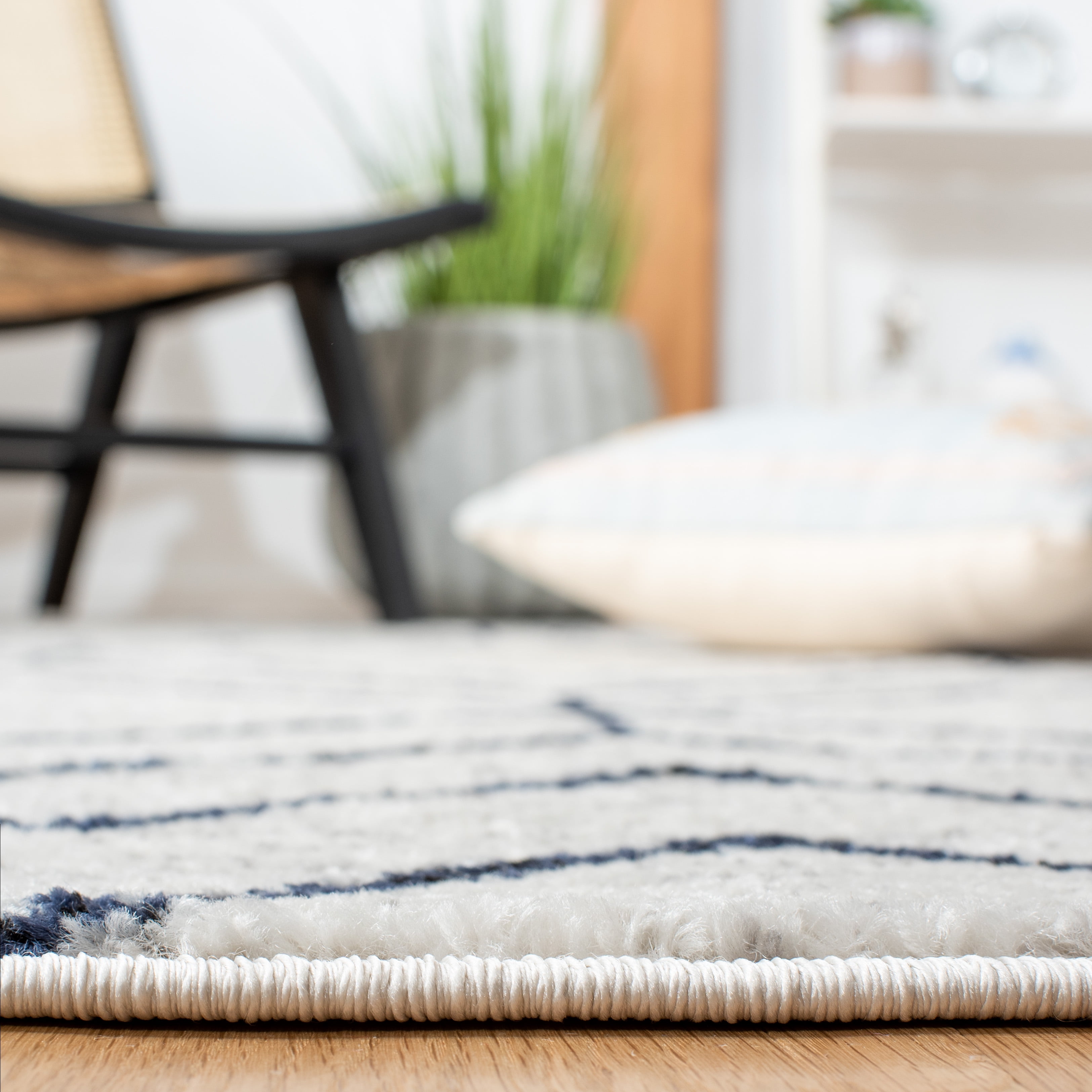 SAFAVIEH Adirondack Caitriona Geometric Squares Area Rug, Light Grey/Navy, 4' x 4' Square