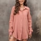 thumbnail image 3 of Camisa de manga larga para mujer, cuello vuelto, con botones, corte holgado, Color puro, Top informal para mujer con bolsillo para el trabajo diario, Rosa XL, 3 of 8