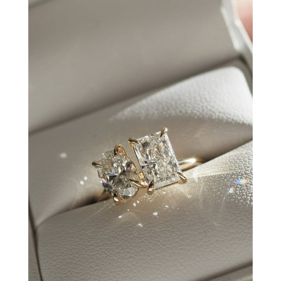 SOLITAIRE JEWELS 2TCW Oval & Radiant Moissanite Diamond Two Stone Style Engagement Ring, Toi Et Moi Ring for Women, 10k Yellow Gold Solitaire Ring