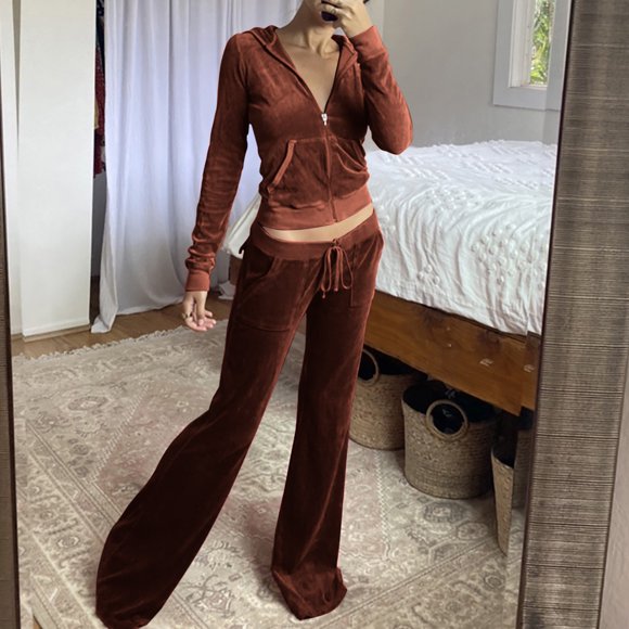 Weiqiqre Womens 2 Piece Velour Tracksuit Two Piece Outfits for Women Long Sleeve Zip Up Crop Tops Sweatpants Sets Pockets