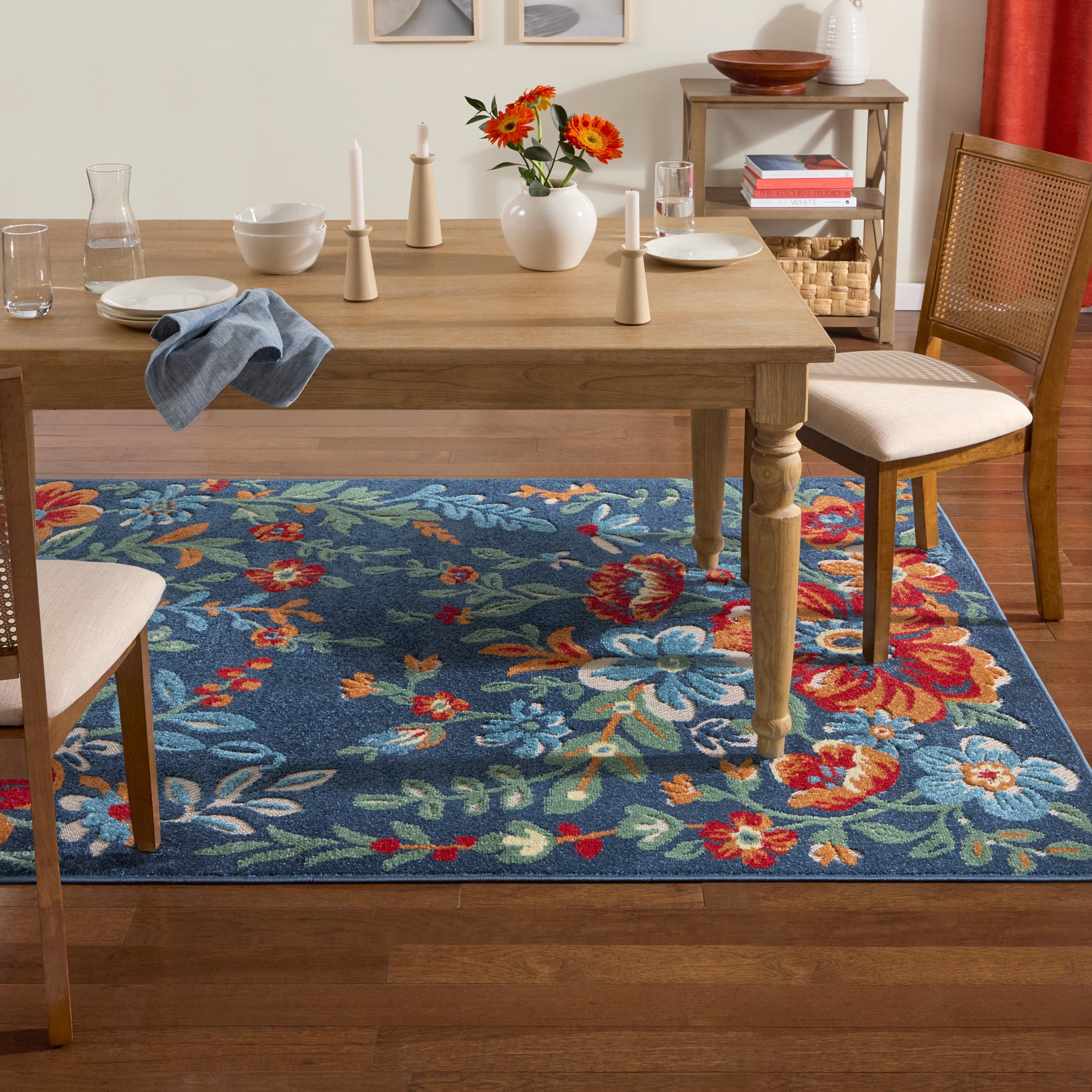 TOWN & COUNTRY EVERYDAY Hibiscus Bloom Modern Floral Indoor Outdoor Area Rug, UV Fade Resistant, High-Low Pile, Blue/Red/Beige, 7'10"x10'2"