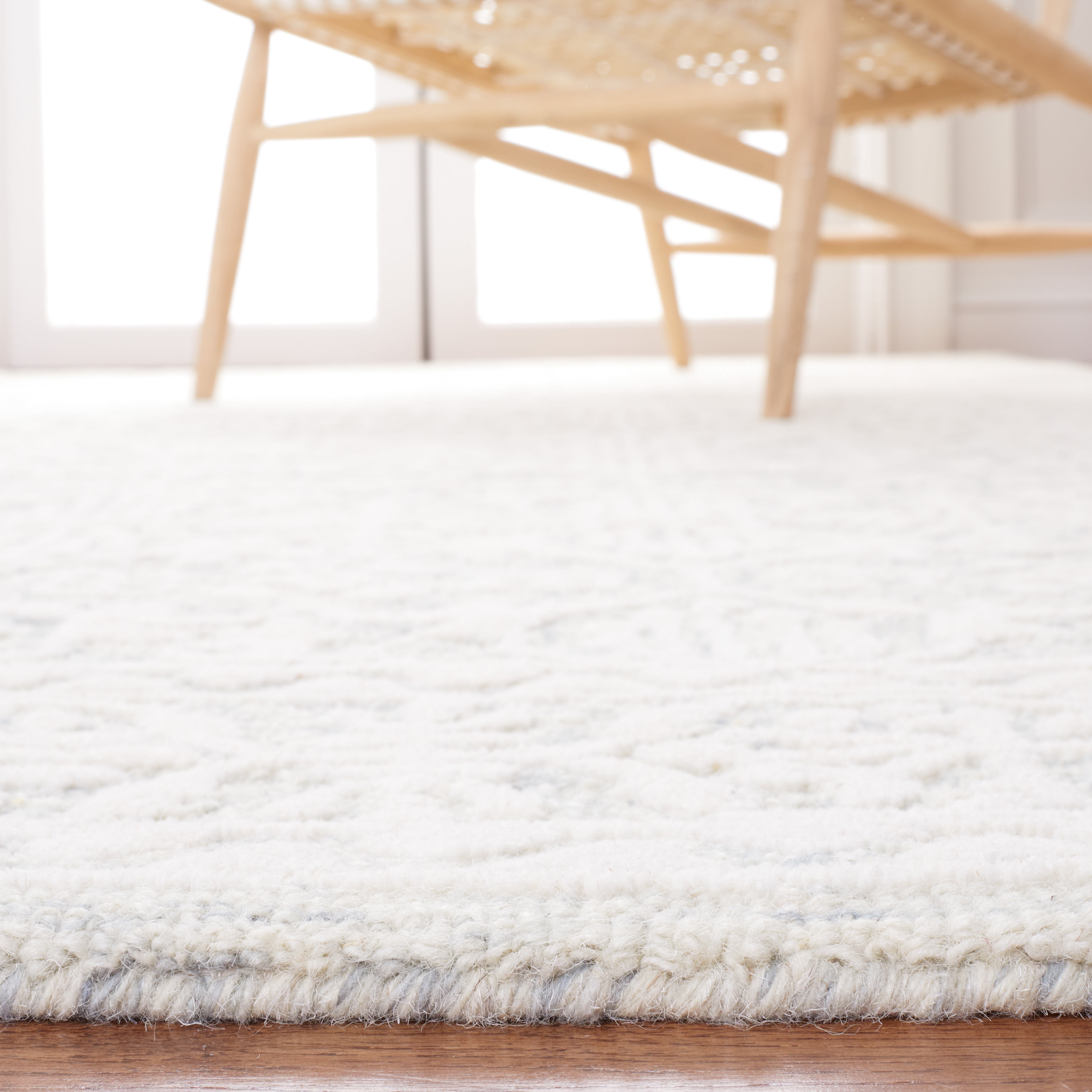 SAFAVIEH Metro Lorenzo Medallion Area Rug, Light Grey/Ivory, 6' x 6' Square