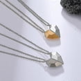 thumbnail image 5 of Juego de 2 Collares para parejas Yuxing colgante magnético Forma de corazón Oro y plata, 5 of 5