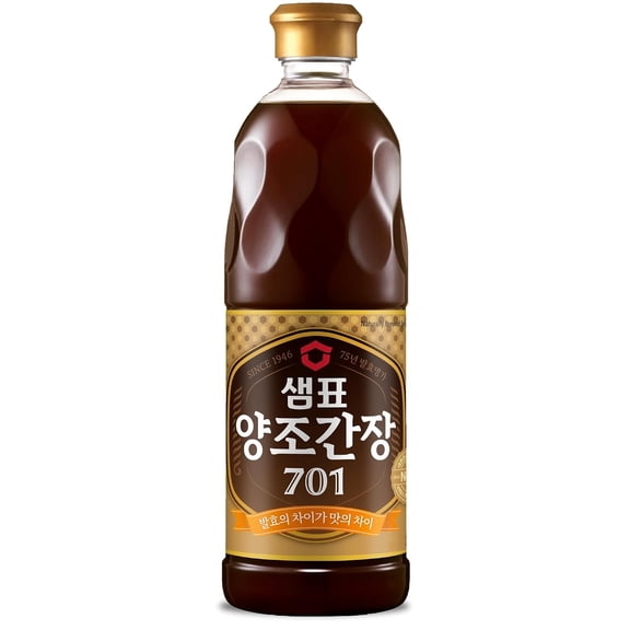 Sempio Naturally Brewed Soy Sauce: 701, 57.48 oz / 1.7 L