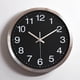thumbnail image 2 of Reloj de pared silencioso de acero inoxidable y metal, reloj de pared de aluminio creativo y moderno para sala de estar, 2 of 5