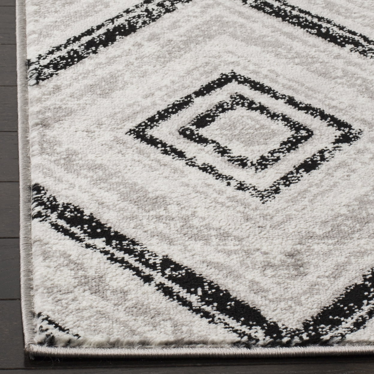SAFAVIEH Skyler Cuthbert Geometric Area Rug, Grey/Black, 5'1" x 7'6"