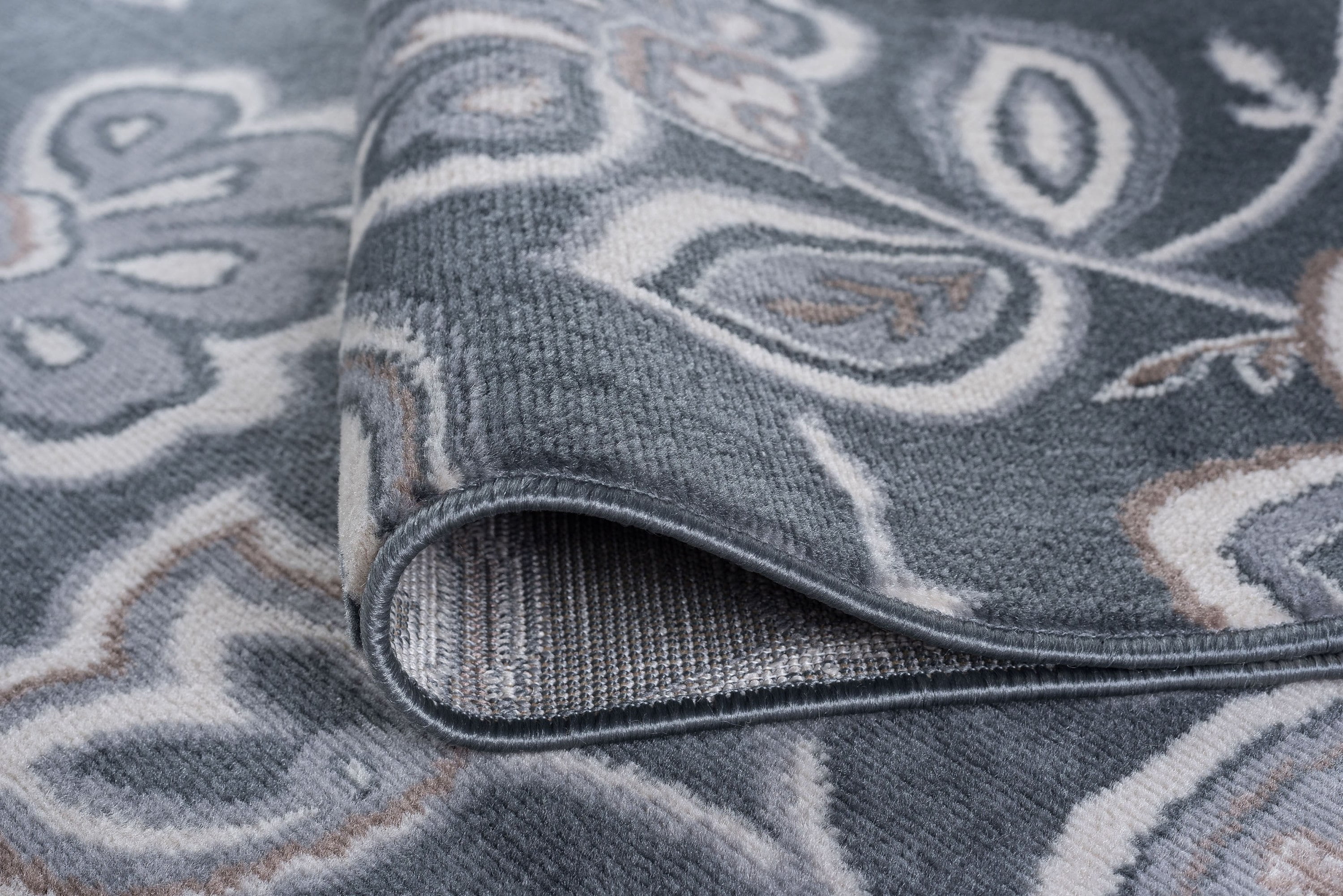 Madison Transitional 5' Round Gray and Cream Polypropylene Indoor Area Rug