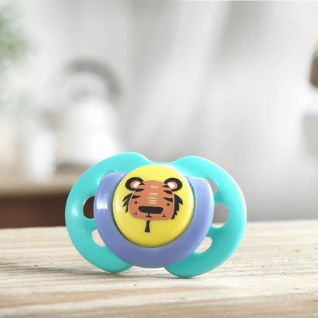 Tommee Tippee Fun Style Pacifiers, Symmetrical Design, BPA-Free Silicone Binkies, 0-6m, 2 Count, Colors and Designs Vary