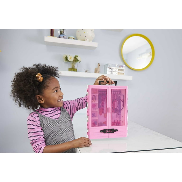 Mattel - Mattel Barbie Fashionistas Ultimate closet Jouet de mode portable  avec poupAe, vAtements, accessoires et hangars, cadeau pour les enfants de  3 A 8 ans - Poupées - Rue du Commerce