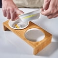 thumbnail image 2 of Platos de cerámica inclinados a 15° sobre soporte de bambú estable: diseño antivómito, aptos para lavavajillas y microondas, cuencos elevados para perros y gatos, 2 of 5