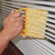 thumbnail image 3 of Limpiador de persianas venecianas de microfibra de mano Acondicionador de ventanas Plumero Cepillo de limpieza Naranja Amarillo, 3 of 5