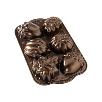 Nordic Ware Apple Slice Cakelet Pan, Cast Aluminum, Makes 14