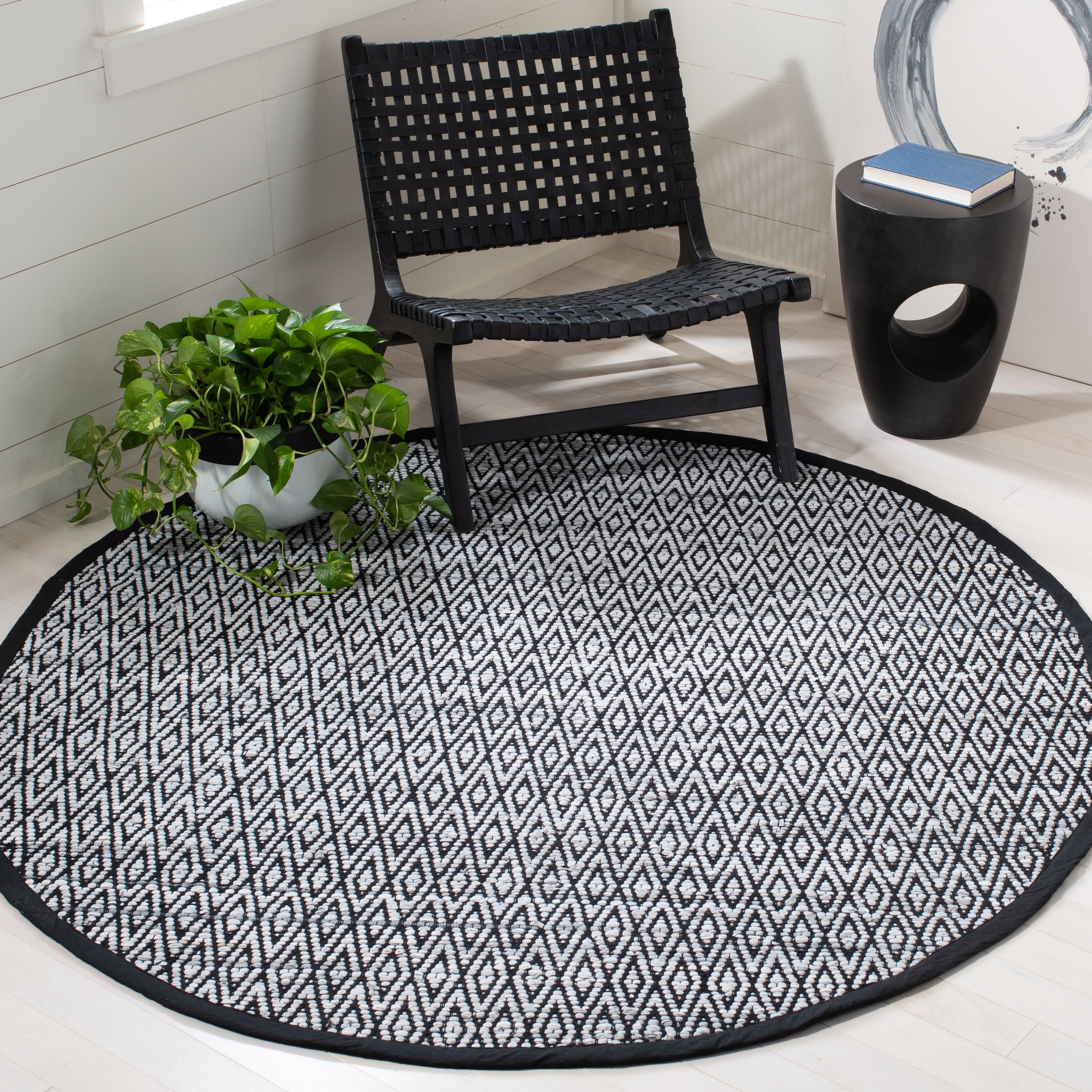 SAFAVIEH Montauk Carina Diamond Area Rug, Grey/Black, 6' x 6' Round