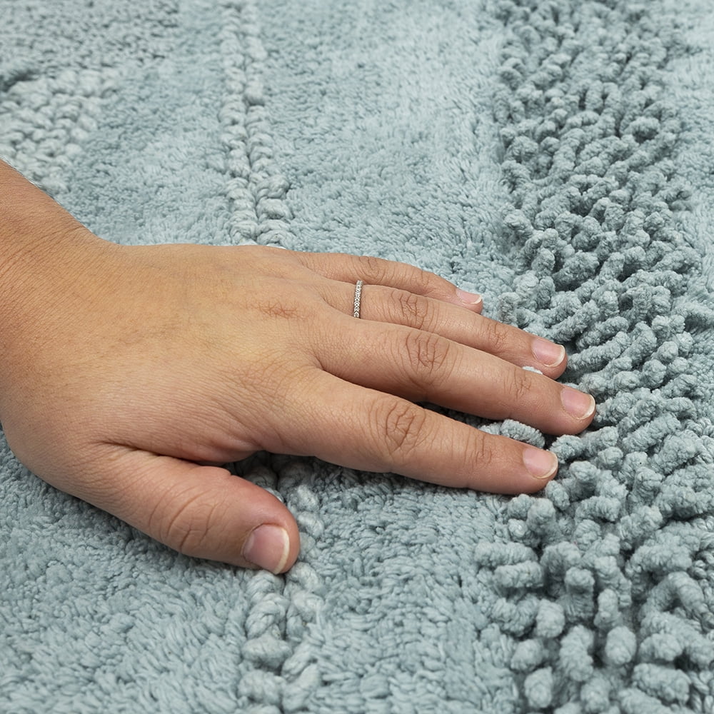 Mohawk Home Plush Cotton Fade/Stain Resistant Non-slip Machine Washable Bath Mat, Glacier, 1' 9" x 2' 10"