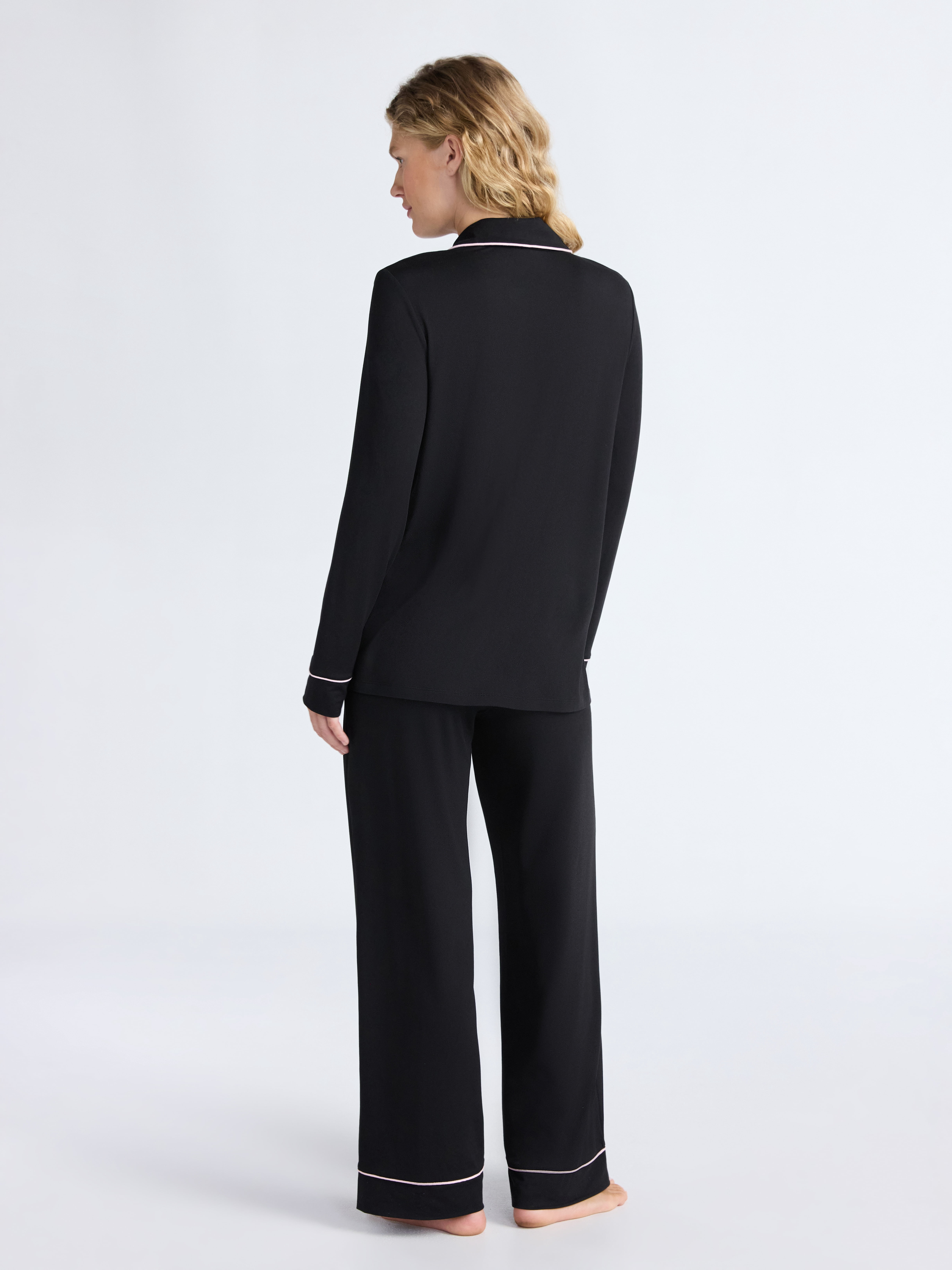 Joyspun Women’s Dreamy Soft Collection Long Sleeve Top and Pants Pajama Set, Sizes XS-4X