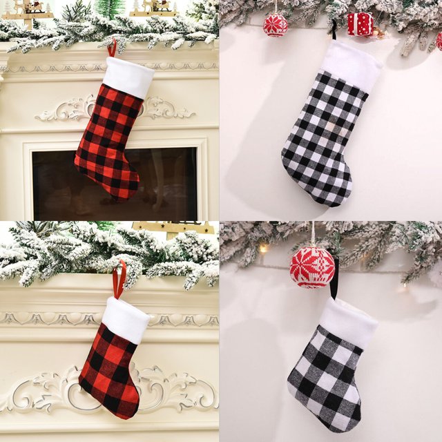 Calcetines Navideños Colgantes a Cuadros Rojos y Negros, 24 X 44 Cm | Material: Tela | Ideales para Regalos, Bolsas de Dulces | Incluye: 1 Calcetín Navideño
