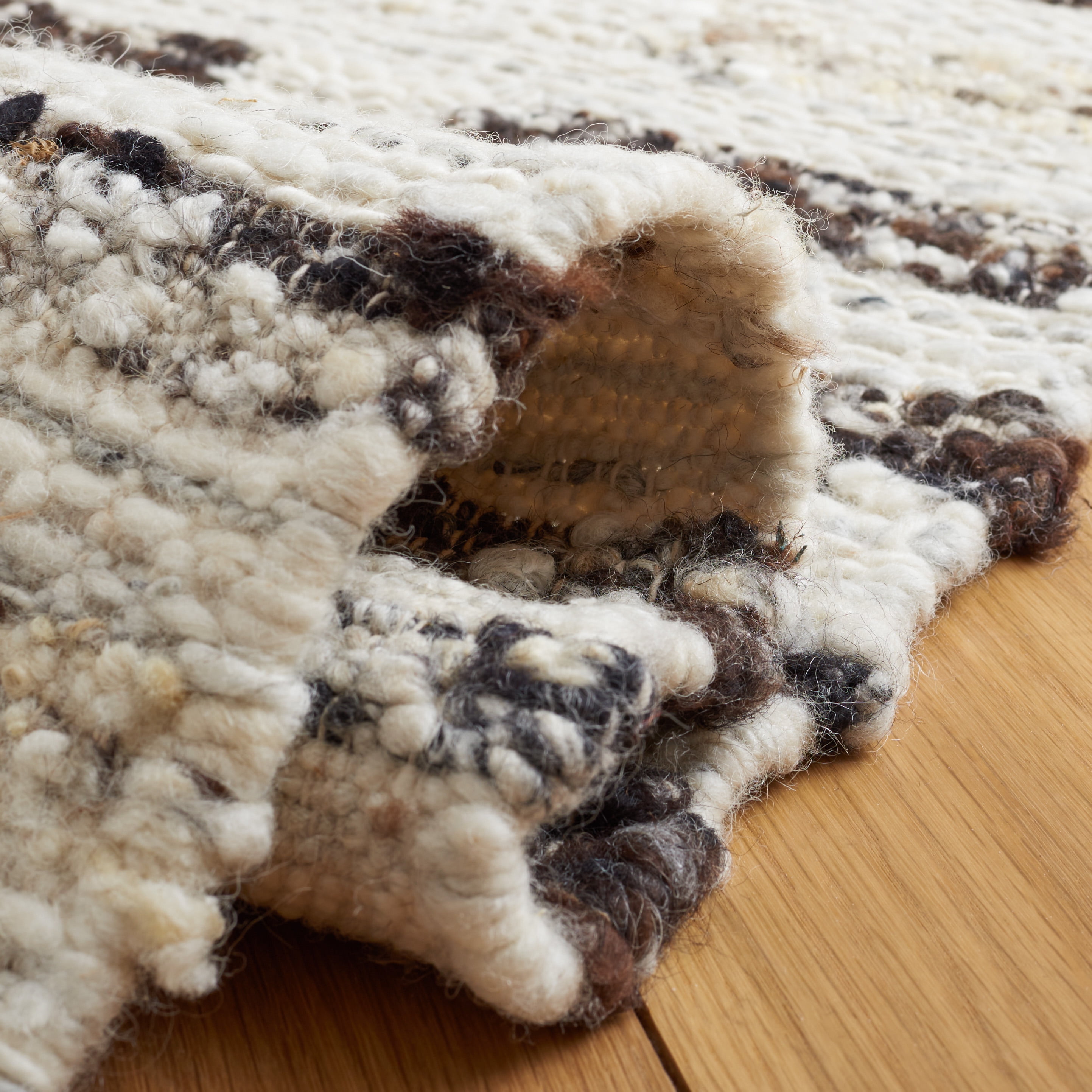 SAFAVIEH Manhattan Ronald Geometric Area Rug, Ivory/Dark Brown, 4' x 6'