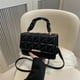 thumbnail image 4 of Bolsos populares de este año para mujeres 2025, bolso de hombro con forma de diamante de diseño de nicho de alto valor, bolso bandolera para mujeres, 4 of 5