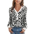 thumbnail image 3 of Tops con estampado de leopardo para mujer, camisetas de camuflaje de manga larga con botones y cuello en V, ropa de calle holgada informal para mujer 2021, 3 of 4