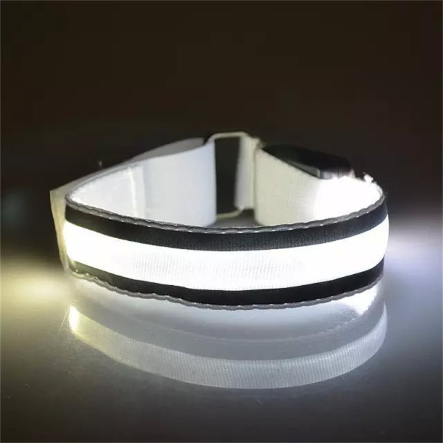 Xuyuer Brassard Réfléchissant à LED avec Sangle Réglable pour Course de Nuit, Marche, Jogging, Blanc, Léger, Portable, Installation Rapide pour Camping