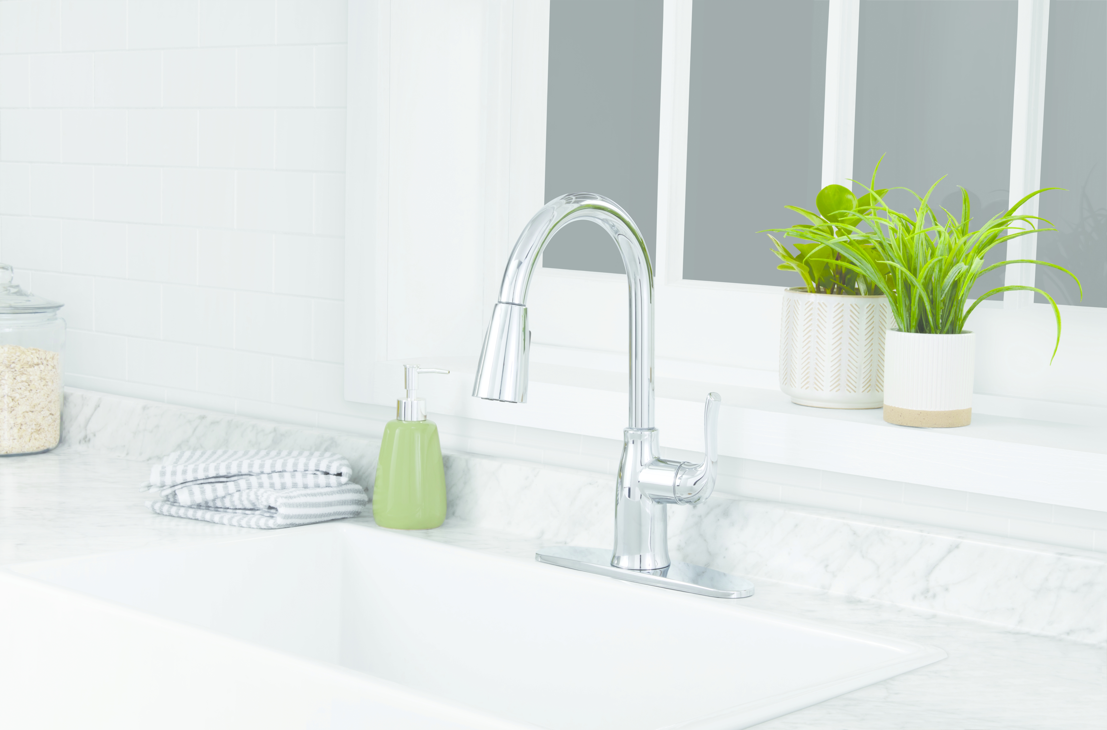 Mainstays Chrome Pull-Down Kitchen Faucet photo 2