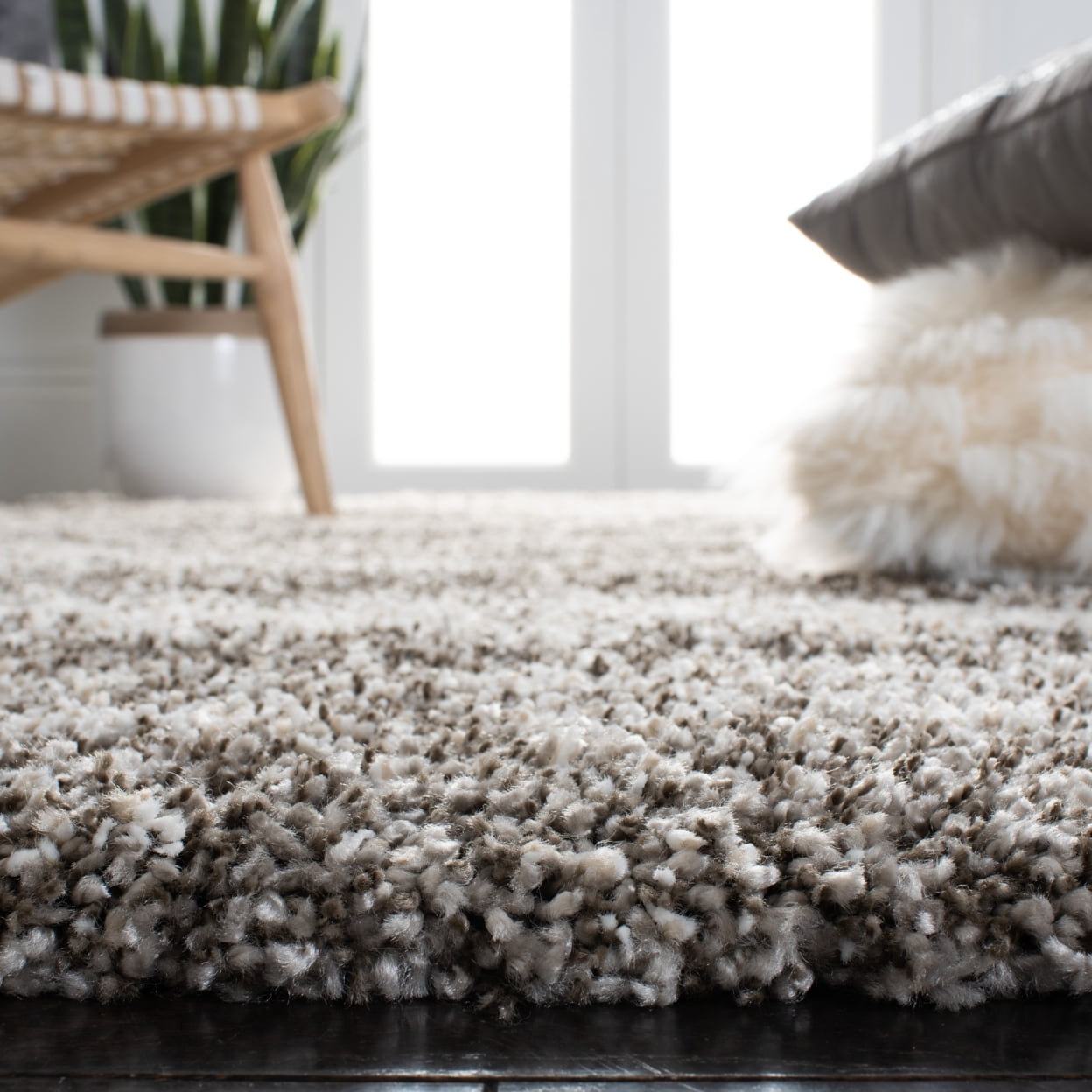 SAFAVIEH Milan Harlow Solid Plush Shag Area Rug, Dark Grey, 3' x 3' Square