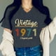 thumbnail image 3 of Camiseta con cuello en V para mujer, ropa Vintage 1971, gráfico clásico, Retro, regalo de cumpleaños, camisetas esenciales de manga corta para mujer 1971, 3 of 4