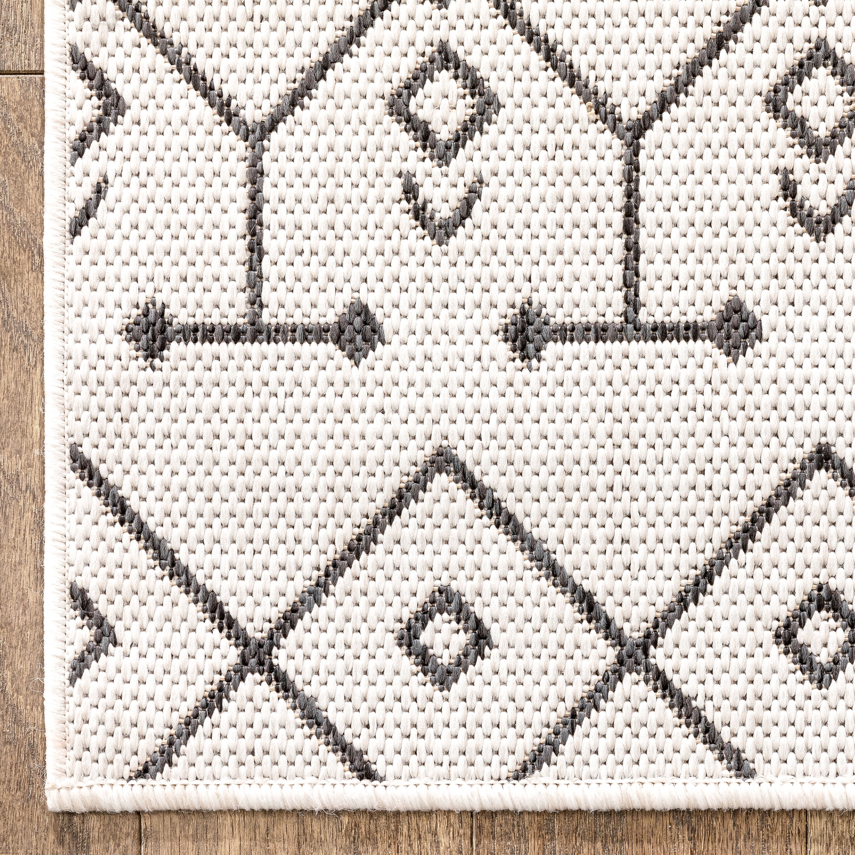Well Woven 5' x 7' Light Gray Outdoor Rug